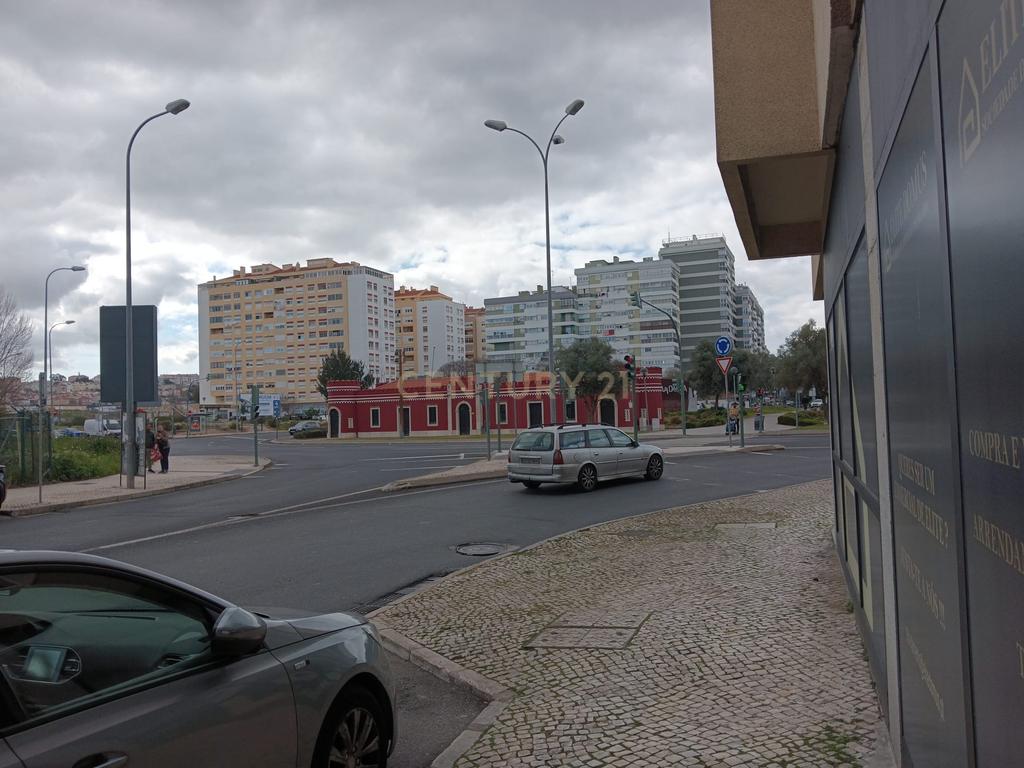 Oportunidade Exclusiva: Pastelaria-Restaurante com Fábrica Própria nas Portas de Benfica - Image 20