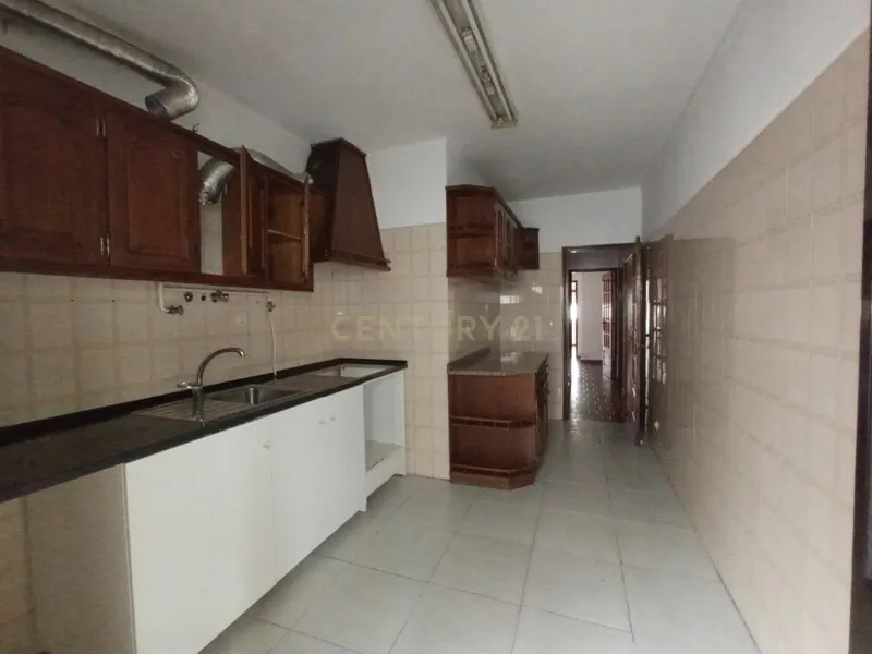 Apartamento T3 em Braga com Elevador e Garagem - Ferreiros | ZTRE-00764 - Image 4