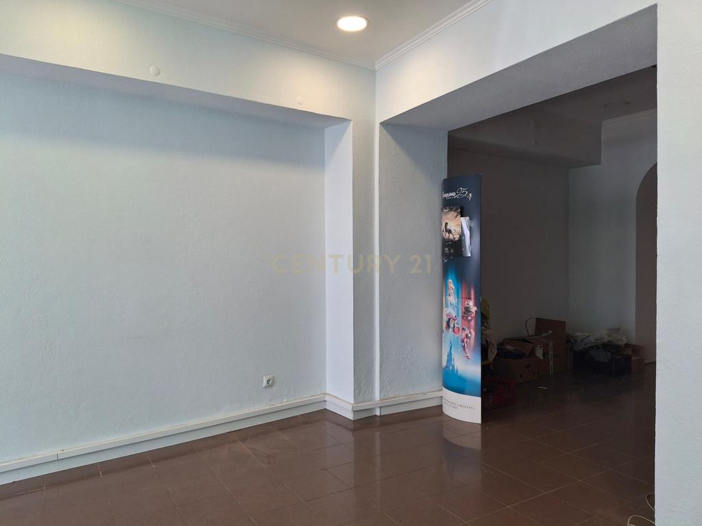 Prédio no Montijo com apartamento 1º piso e loja R/c - Image 4