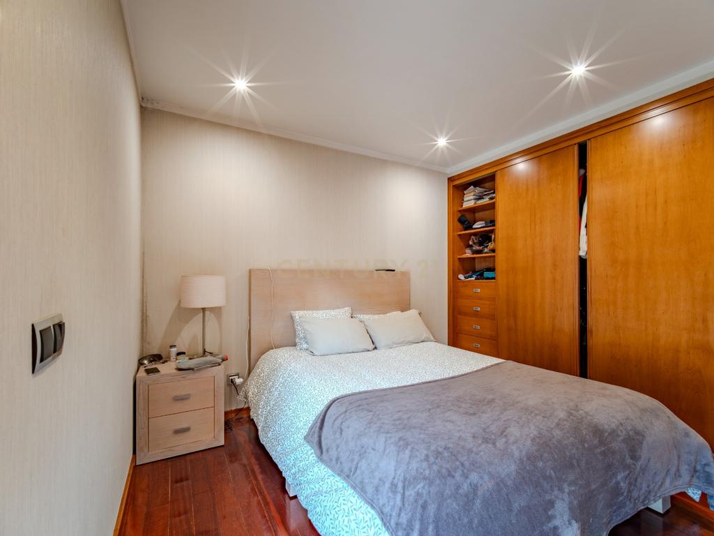 Moradia T3 de 3 frentes com 351 m², jardim e terraços | Baguim do Monte - Image 15