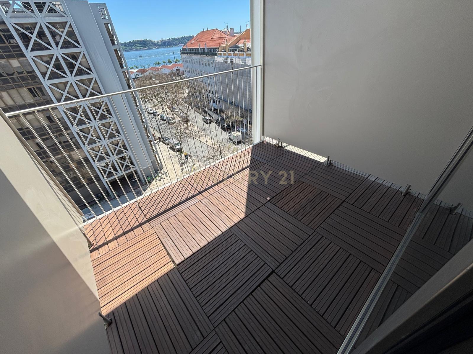 Estúdio com Vista Rio para Arrendar em Santos – Lisboa - Image 4