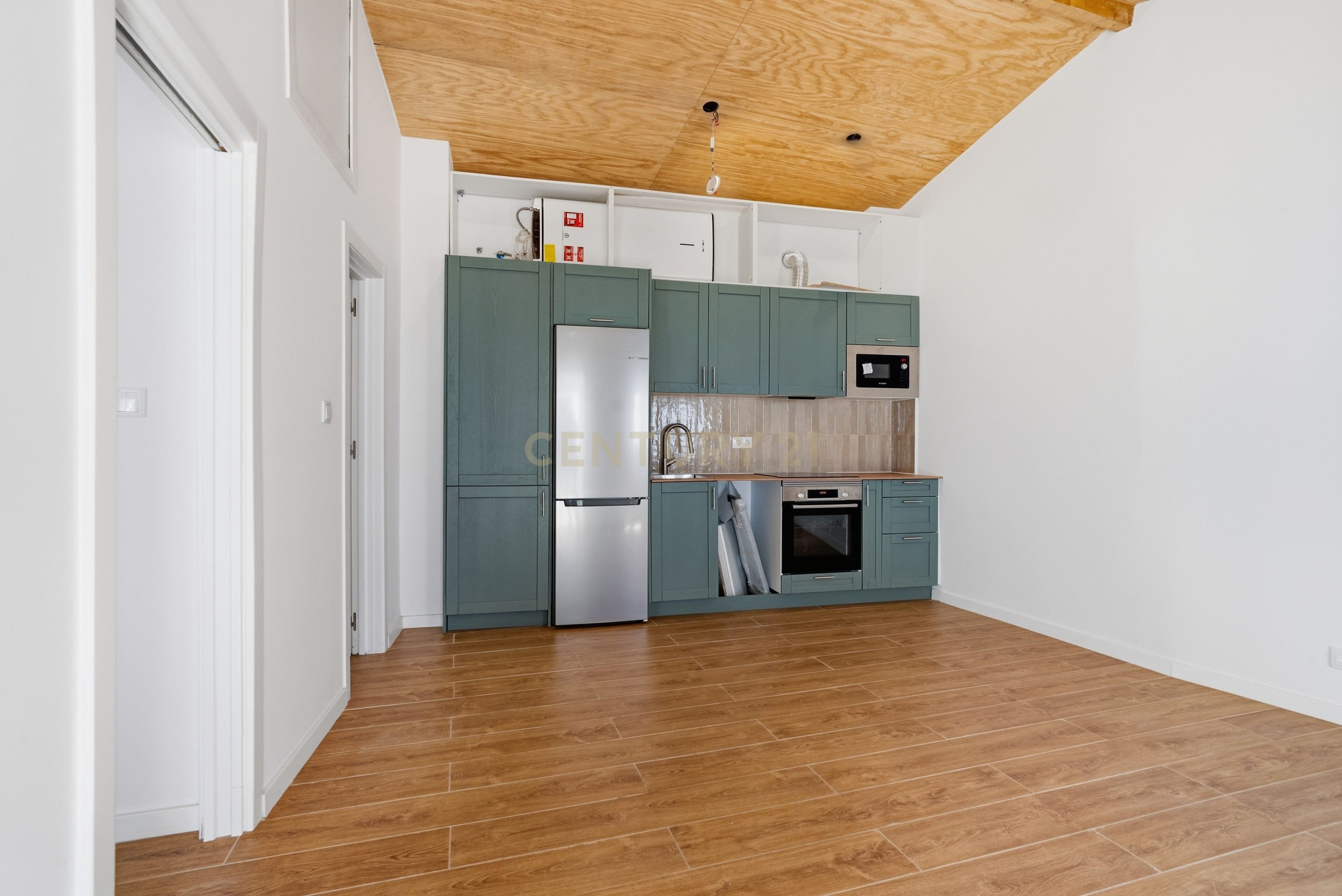 Fotografia 3 de Moradia T1 Remodelada no Barril (Encarnação) | A 5 Minutos da Praia