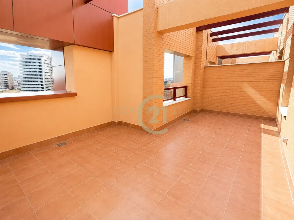 Espetacular Cobertura com Grande Terraço e Garagem em Teatinos - Image 19