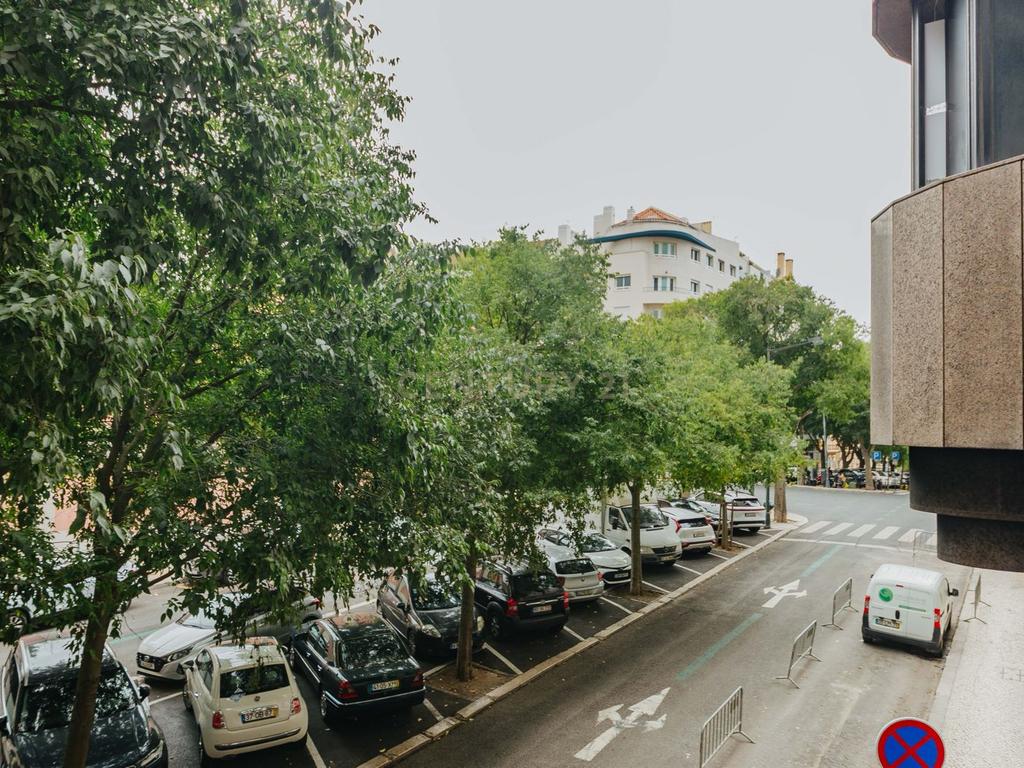 Apartamento Renovado em Avenidas Novas, Lisboa - Image 32