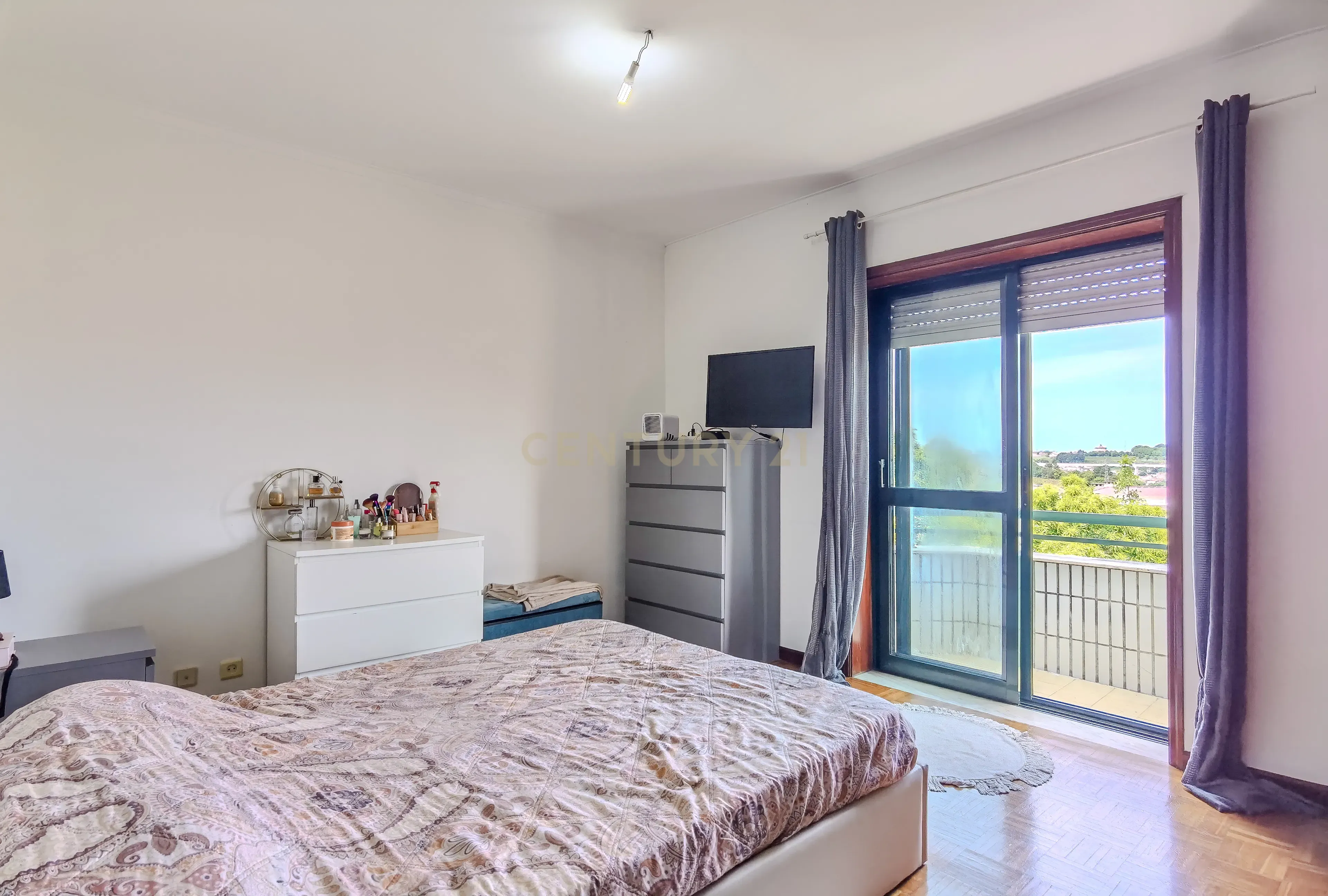 Apartamento T1+1 com Garagem e Vista Rio, Oliveira do Douro, Vila Nova de Gaia - Image 21