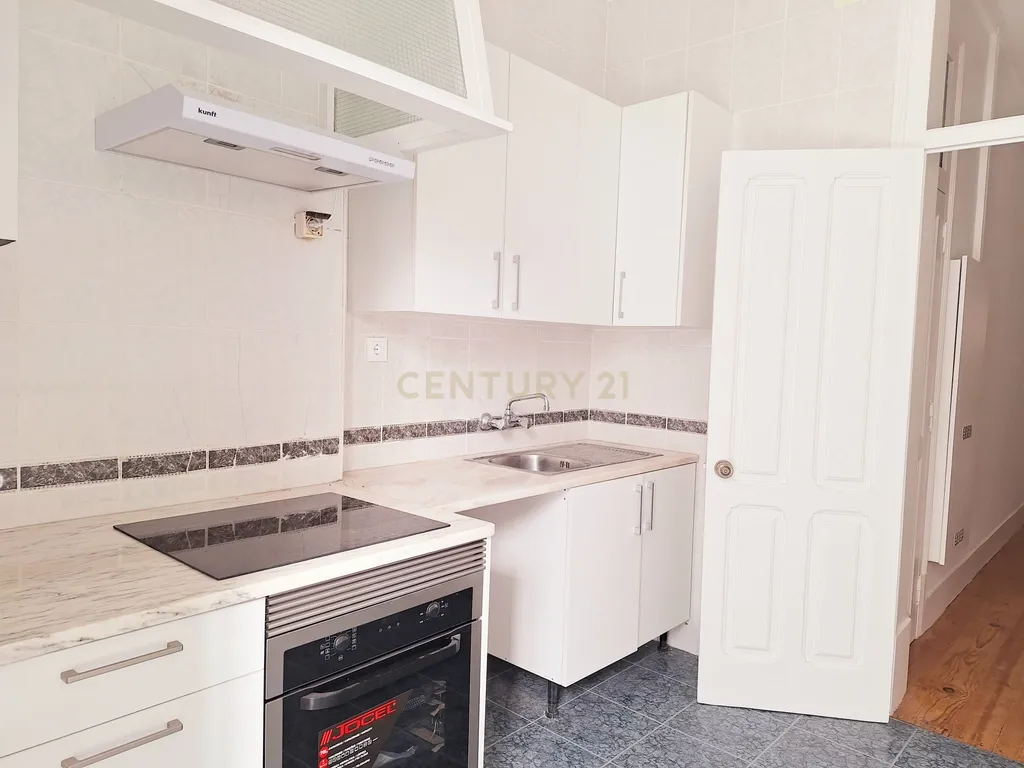 Apartamento T3+2 para Arrendamento em Campolide - Image 23