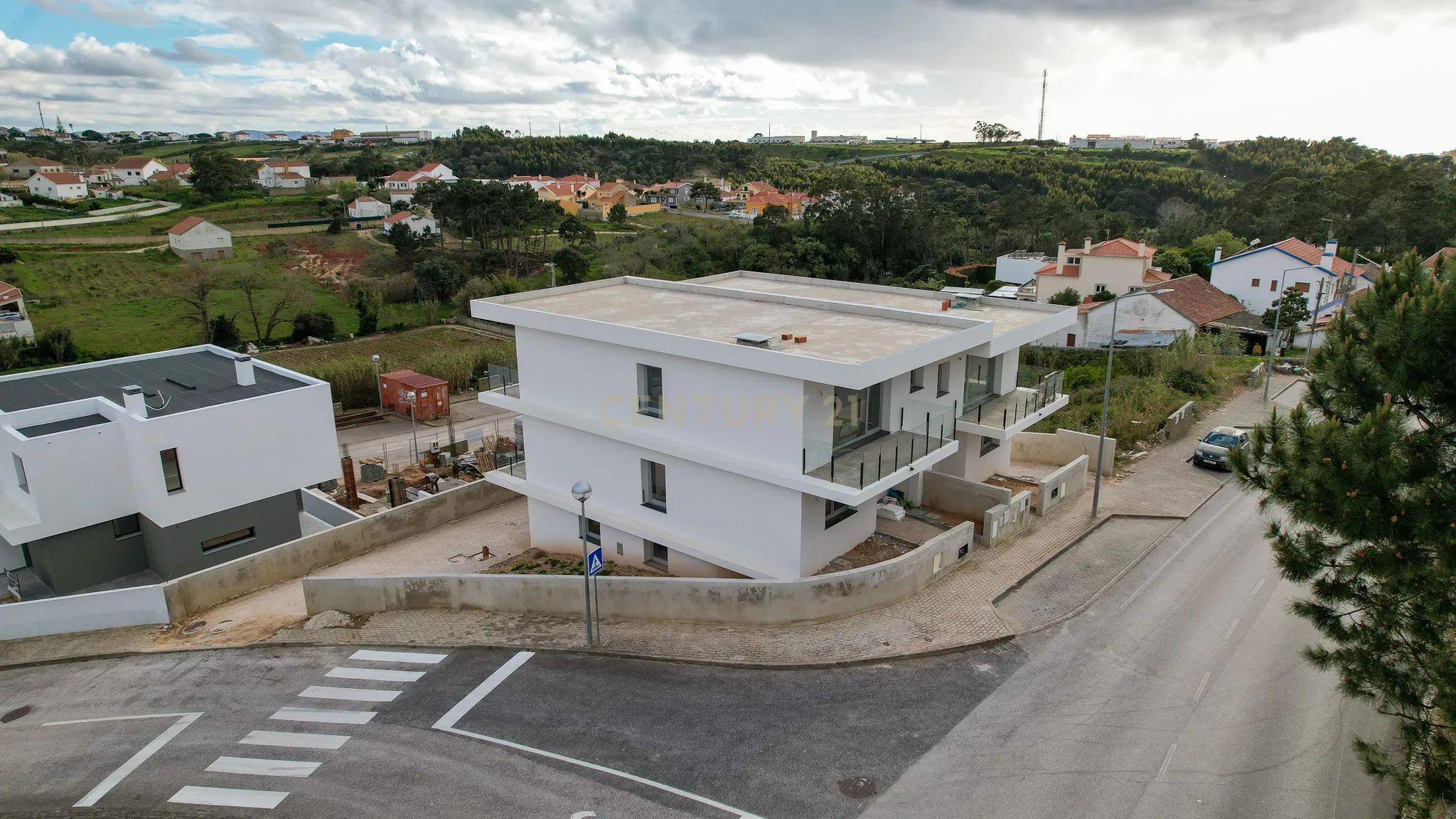 Moradia T3 junto à Ericeira – Modernidade e Conforto - Image 11