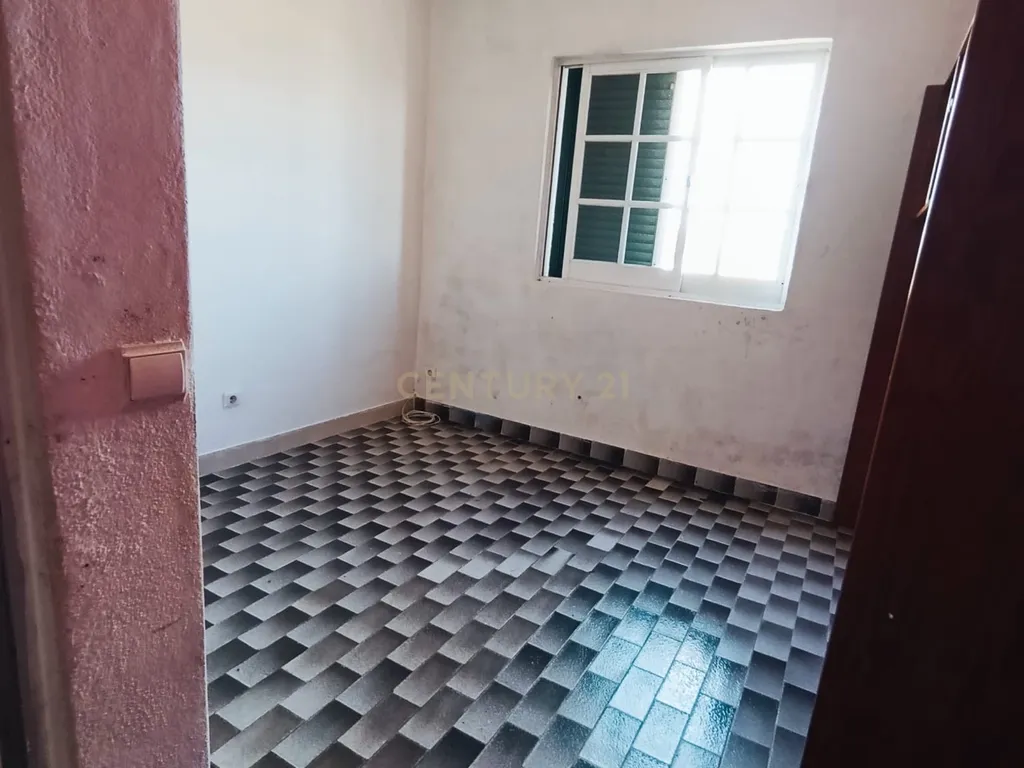 Quinta 8000m2 com 4 Moradias T2 e T3 - Image 27