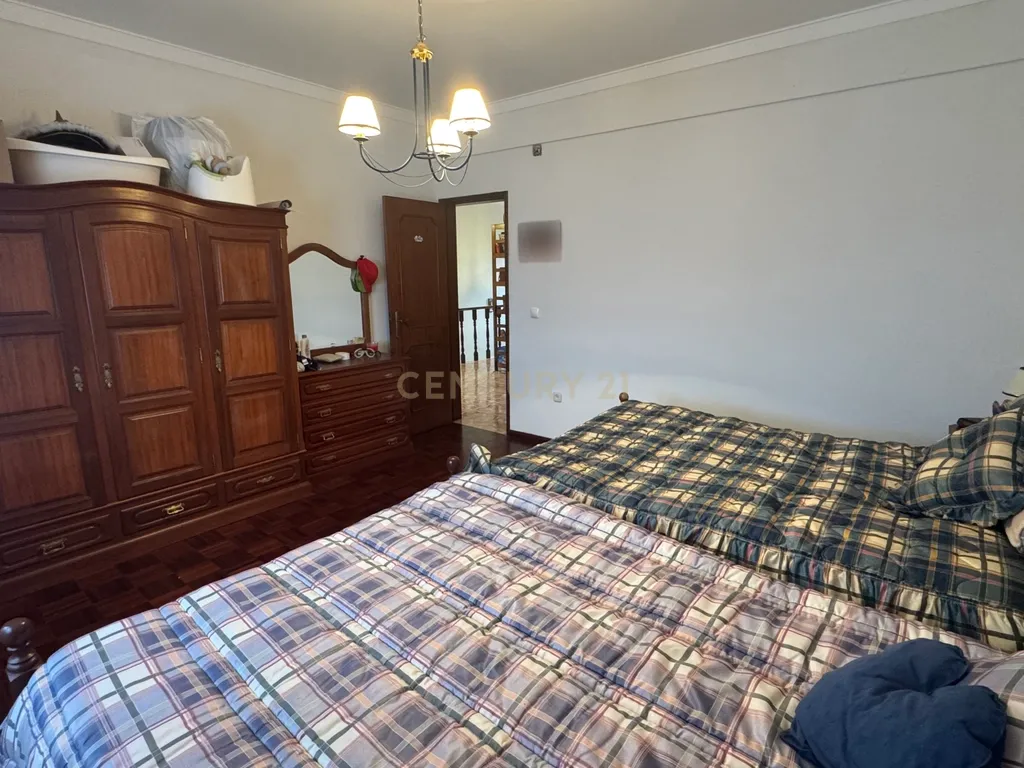 Espetacular Moradia T4 com Jardim e Vista Campestre em Alenquer - Image 24