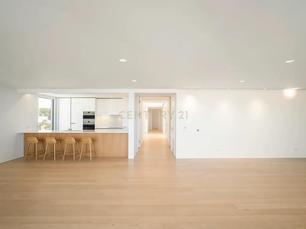 Apartamento T4 com Vista Mar em Condomínio Privado – Monte Estoril - Image 7