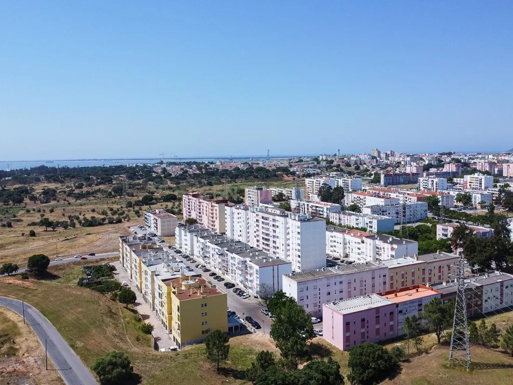 T2 com Vista Panorâmica sobre Setúbal | Excelente Localização - Image 30