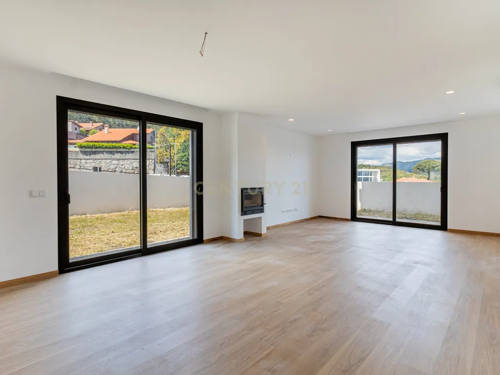 Moradia Gaveto T3 + Escritório | Luxo, Conforto e Vista Incrível – Póvoa de Lanhoso - Image 11