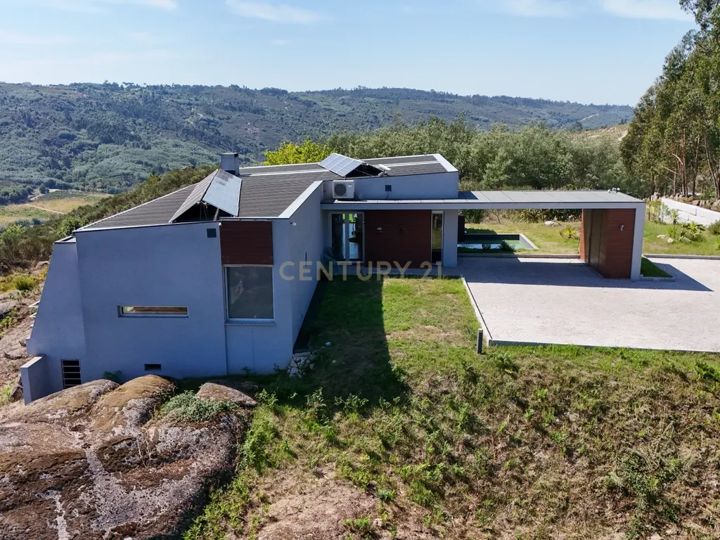 O Seu Refúgio de Luxo em Silgueiros: Elegância,Sustentabilidade e Uma Vista Inigualável - Image 17
