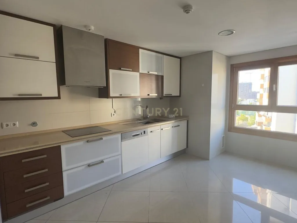 Apartamento T3 na Alta de Lisboa com Box para 2 Viaturas - Image 8