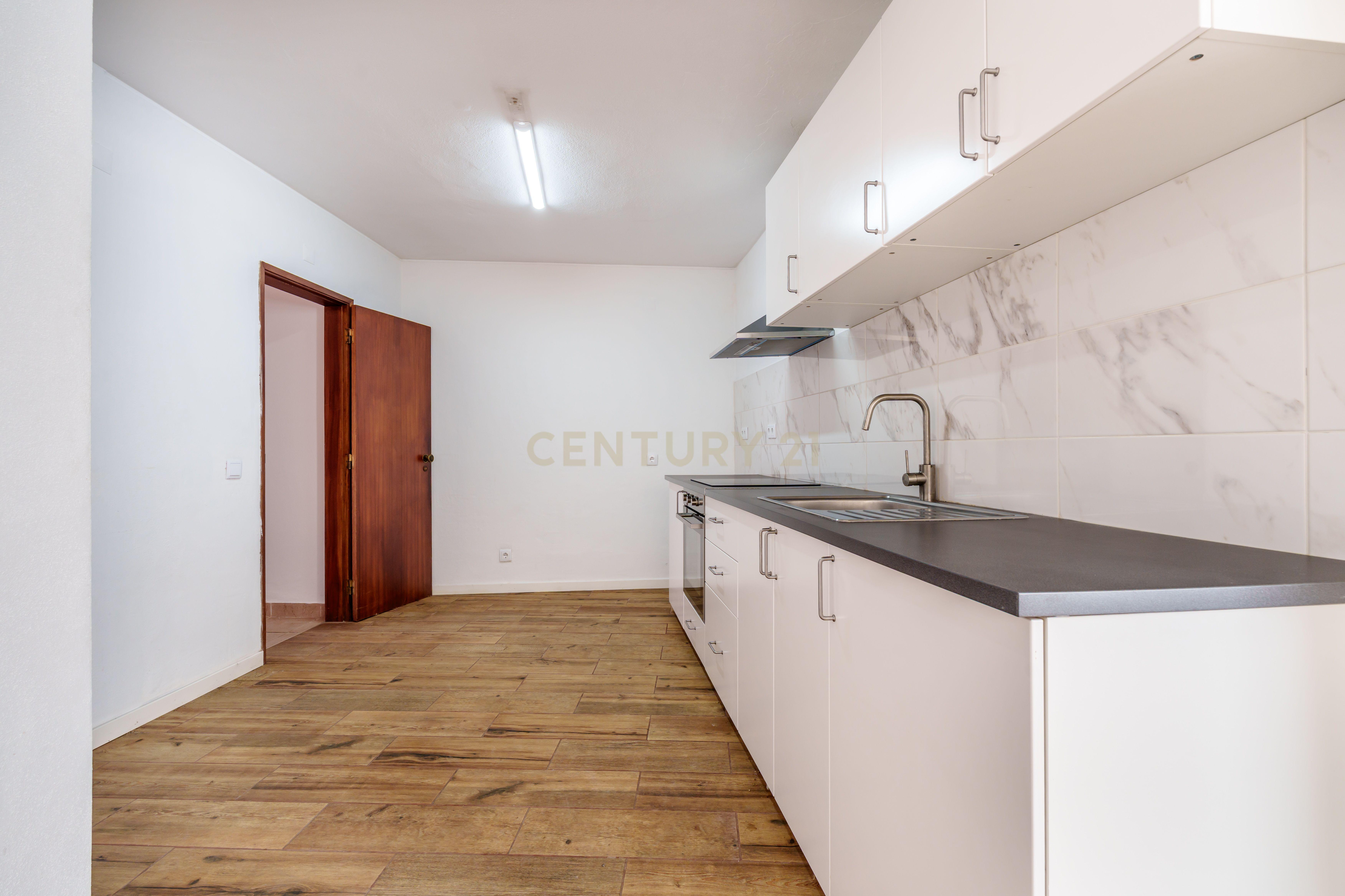 Fotografia 4 de T2 renovado com varanda e terraço no Centro Histórico de Silves
