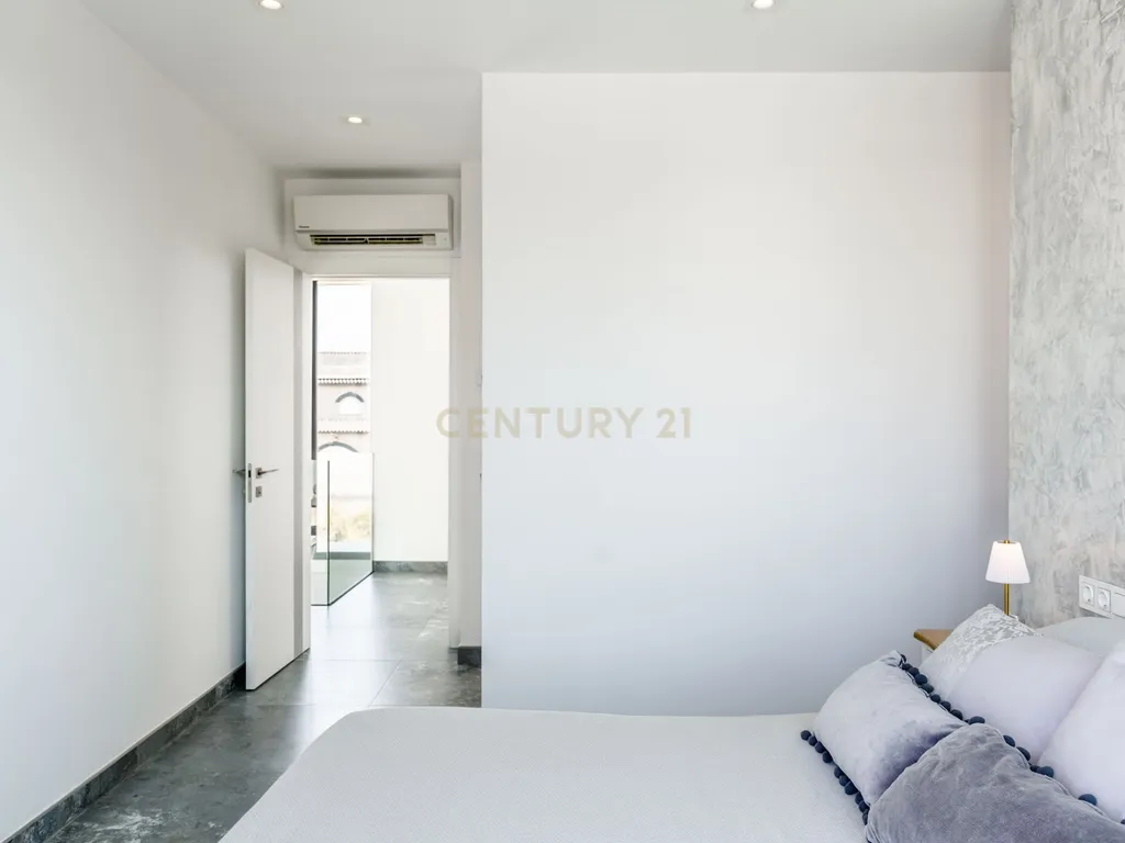 Luxuosa Moradia T4 com Vista Mar e Piscina em Almería - Image 49