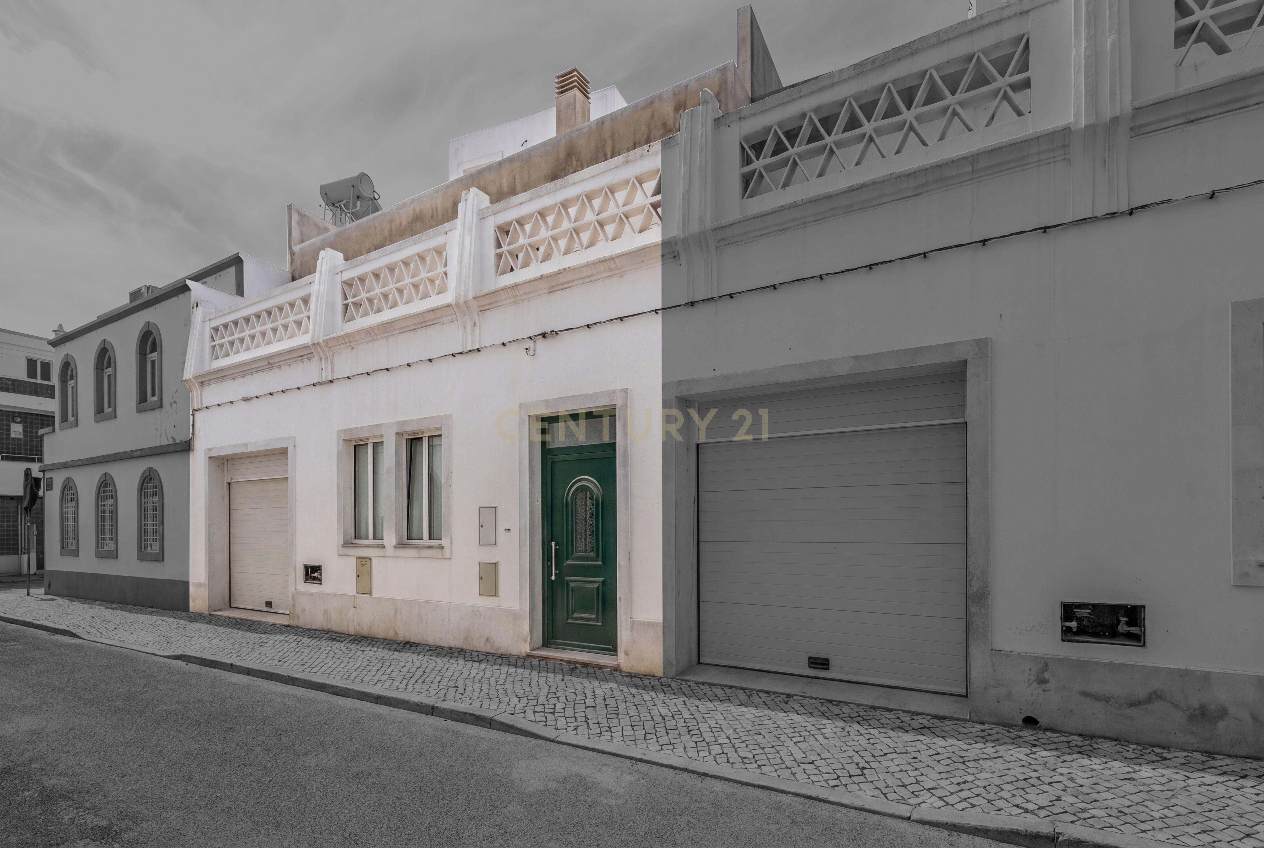 Fotografia 12 de Moradia NOVA T2  Garagem e Terraço - Centro de Olhão
