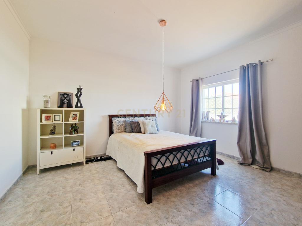 Moradia isolada de 6 assoalhadas com garagem - Zona tranquila - Image 13