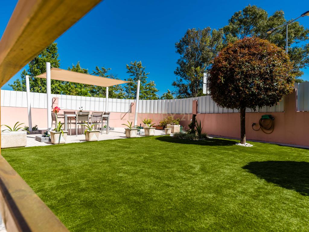 Moradia T4 Isolada com Jardim, em Vale Flores - Viva com qualidade e conforto às portas de Lisboa - Image 21