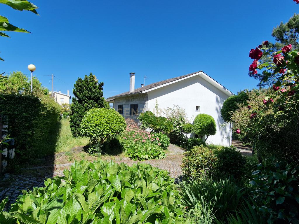 Moradia térrea com piscina e jardim próxima da cidade de Viseu - Image 2
