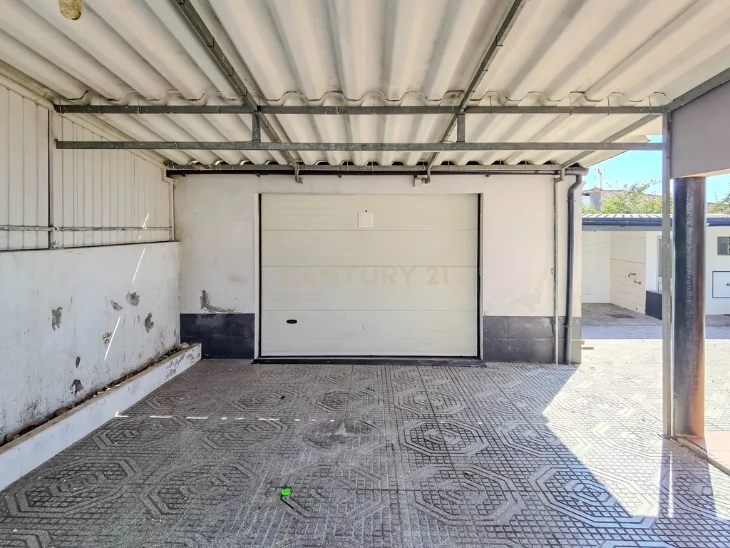 Moradia T4+1, 3 frentes, terraço, garagem - Trofa, Porto - Image 7