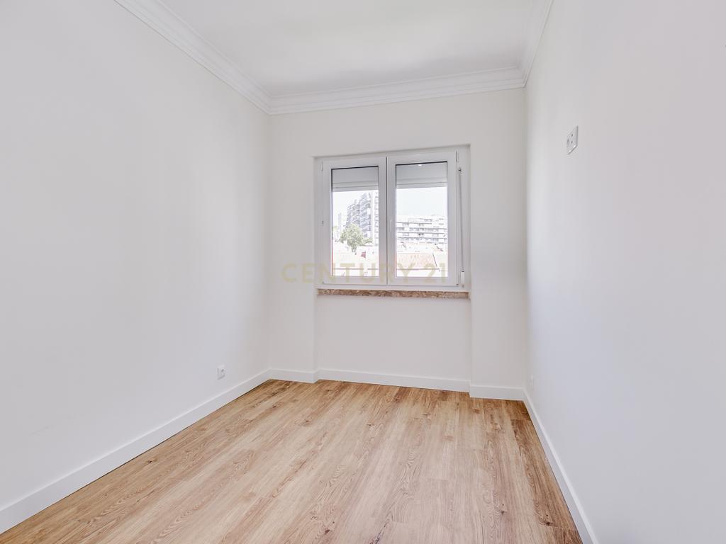 Apartamento T2 Remodelado em São Domingos de Benfica, Lisboa - Image 16