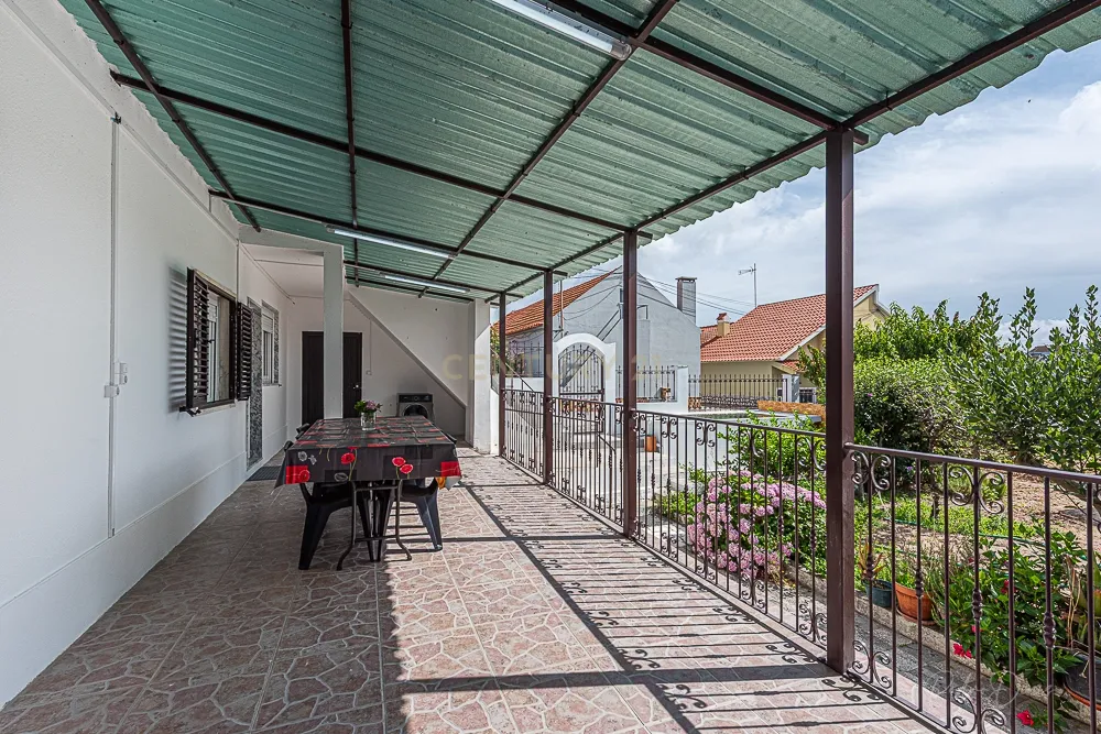 Alojamento Estudantil LÁ-SALETTE ( quarto Melro Azul 11m2 ) - Image 16