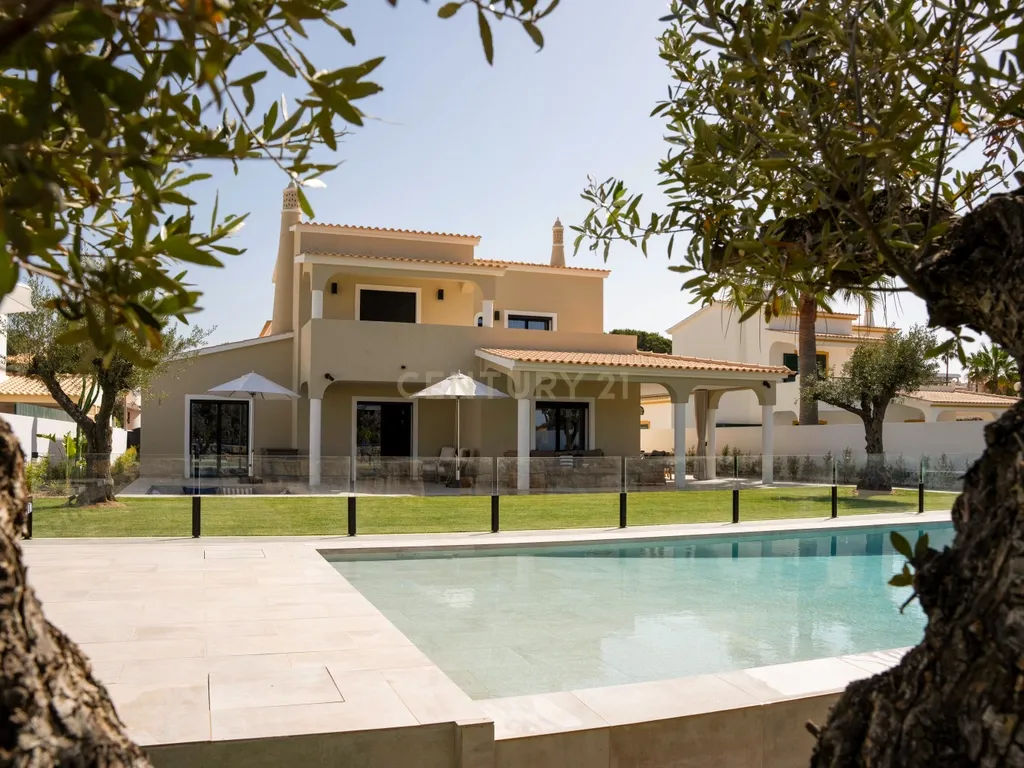 CASA DE LUXO NA PRAIA DA GALÉ · ALGARVE , onde o luxo encontra o mar. - Image 33