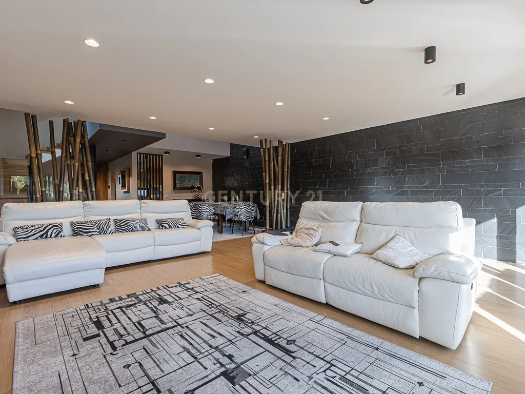 ✨ Moradia T4 de Luxo em Condomínio Exclusivo – Santo Antão do Tojal, Loures - Image 3