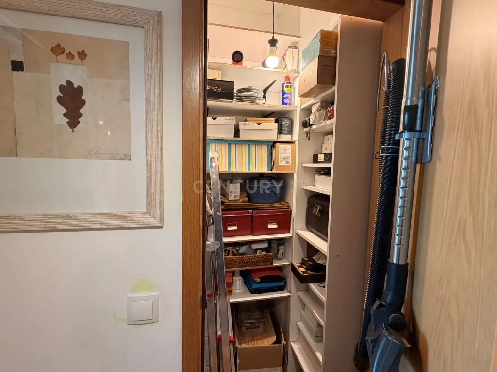 Apartamento T2 com Vista Fantástica sobre o Rio Tejo, Estacionamento e Arrecadação – Caparica, Almada - Image 12