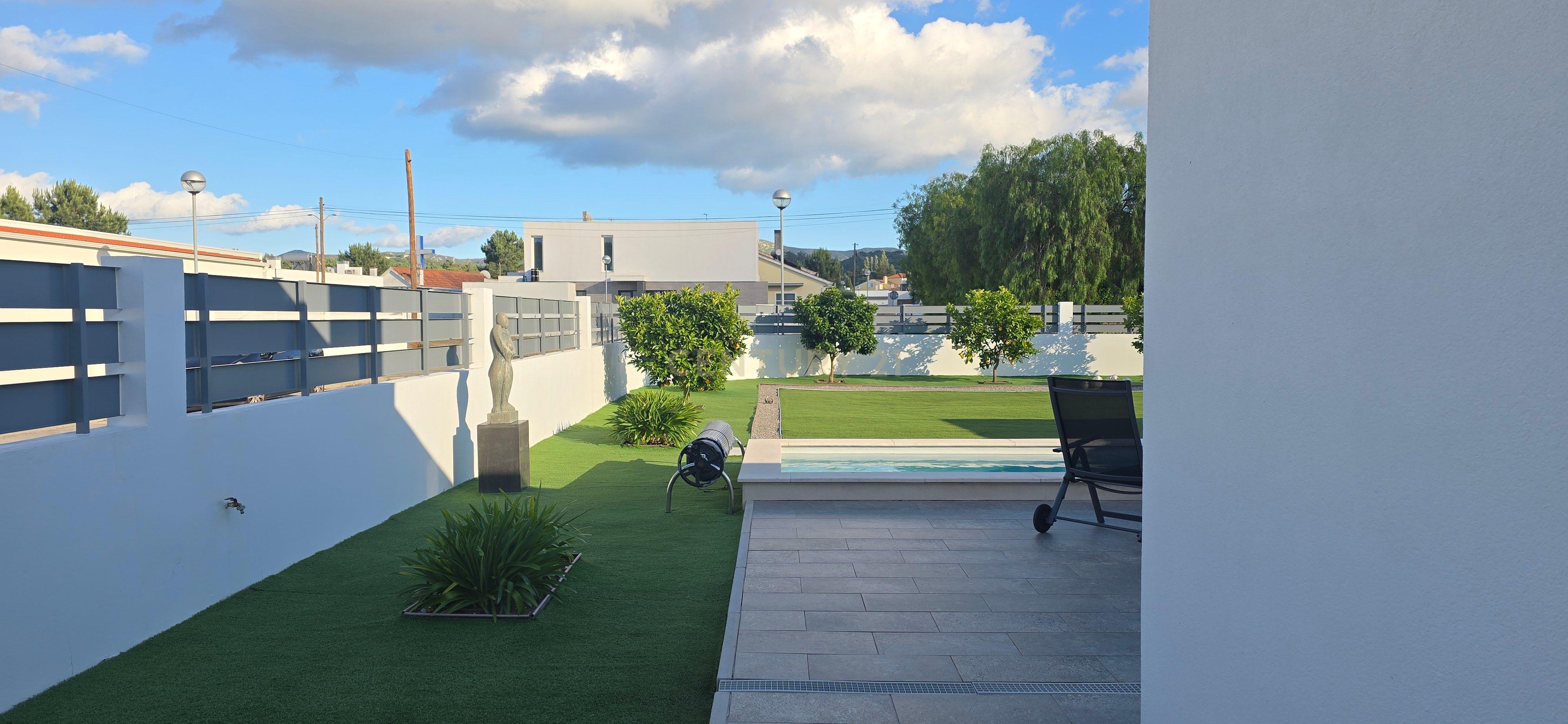 Fotografia 6 de Moderna Moradia T3 em Azeitão, Setúbal com Piscina e Jardim