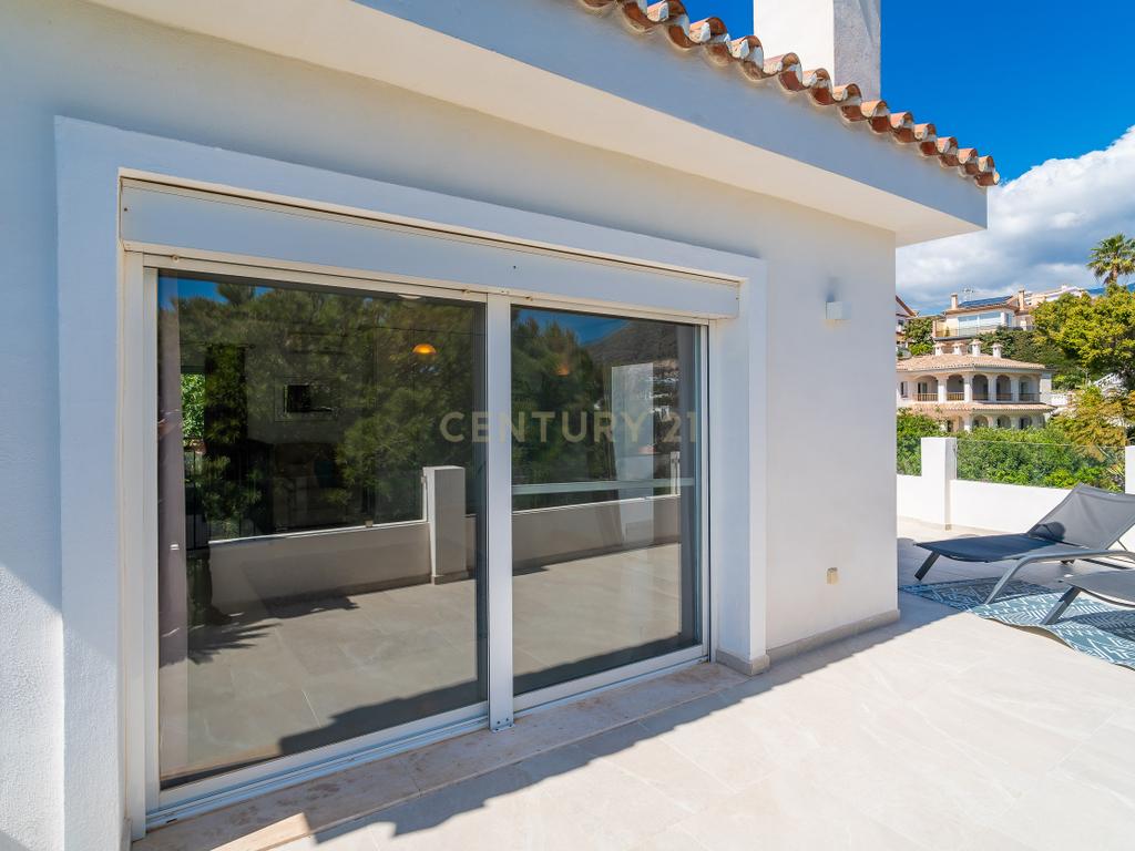 Moradia renovada com vista para o mar e perto da praia – Torreblanca, Fuengirola - Image 45