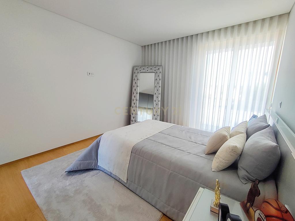 Moradia T4 Moderna com Piscina e Jardim – Touguinha - Image 38