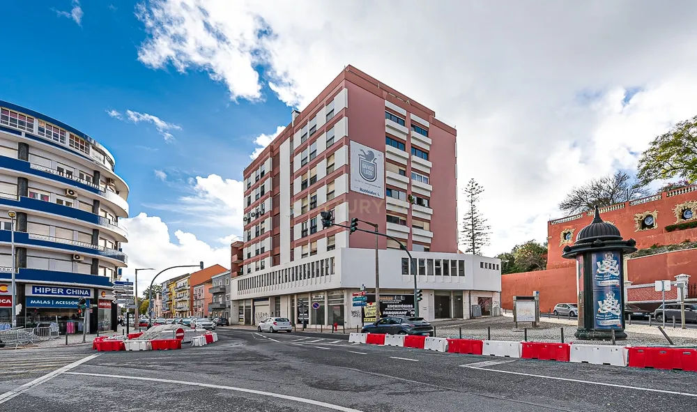 Oportunidade Única: T3 transformado em T2 com Vista Panorâmica e Contrato de Arrendamento Ativo - Image 27
