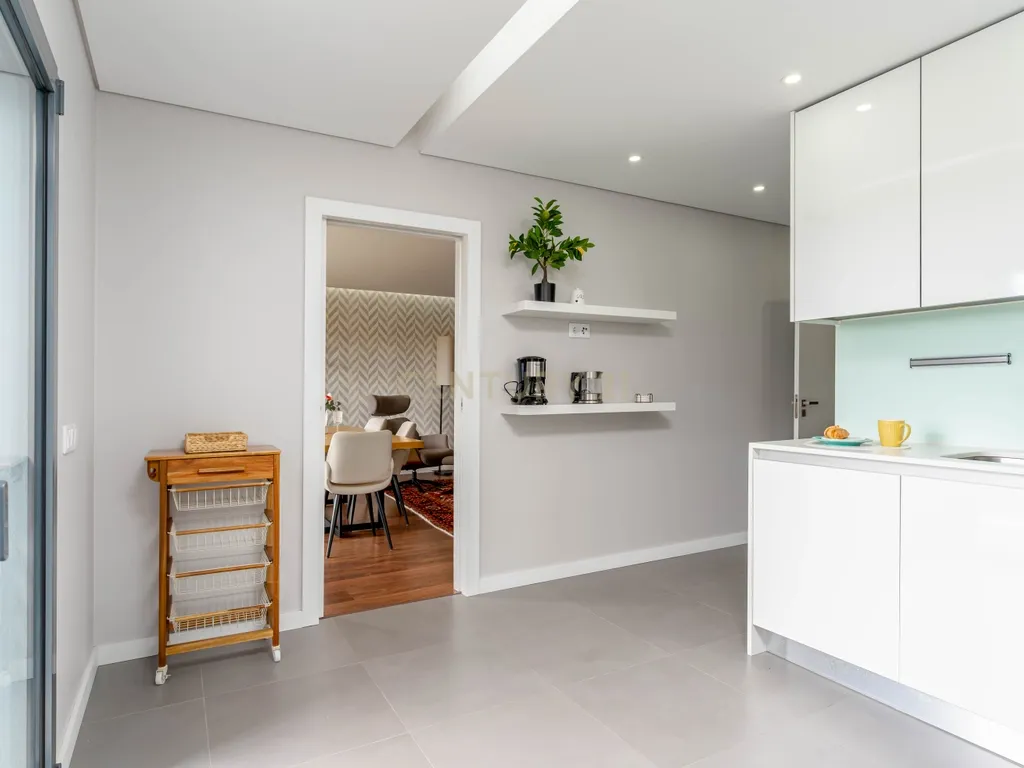 Apartamento T3 no Parque Luso com box e varanda - Image 7