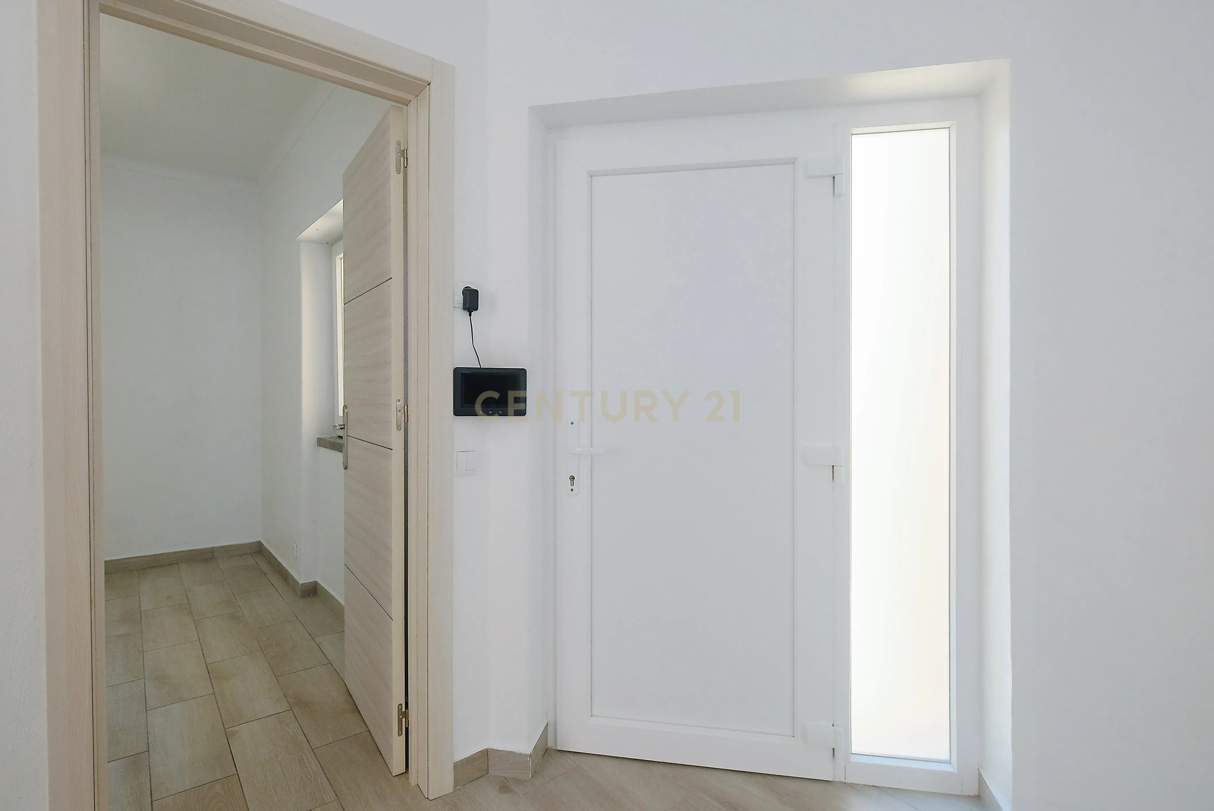 Fotografia 6 de Moradia T4 Renovada no Estoril | Conforto, Espaço e Excelente Localização