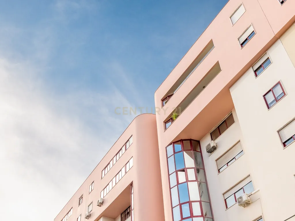 Apartamento T3, com Box de 85 m2 e Arrecadação em Odivelas - Image 33