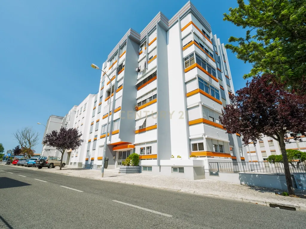 Apartamento T2 em Linda-a Velha - Excelente Localização com Garagem - Image 12
