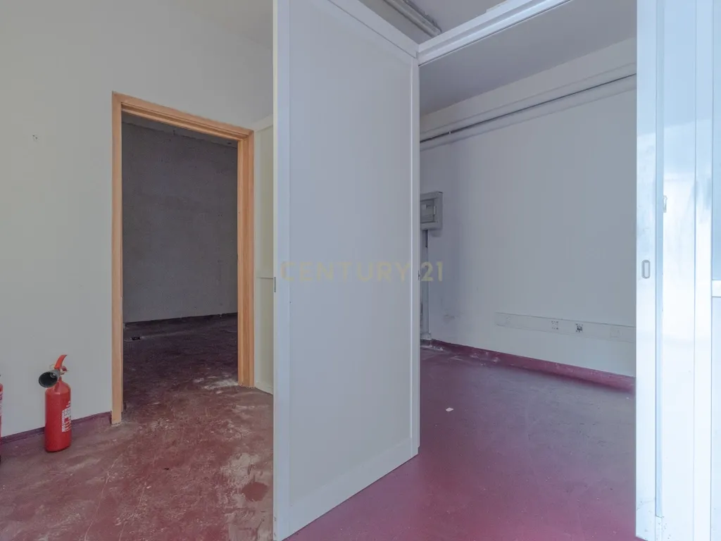 Ativo Comercial Multiuso com 494 m² | Clínica, Showroom, Self-Storage, Formação ou Operação Empresarial - Image 11