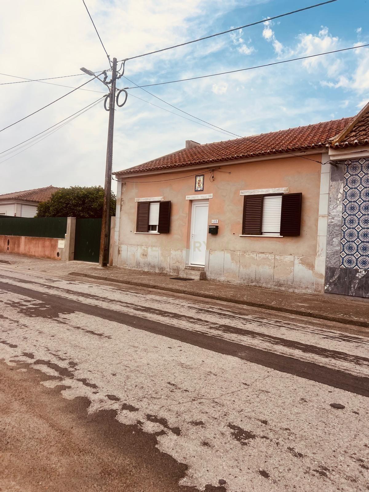 Fotografia 3 de Moradia com alma em Muge — logradouro de eleição e venda ao abrigo do Simplex