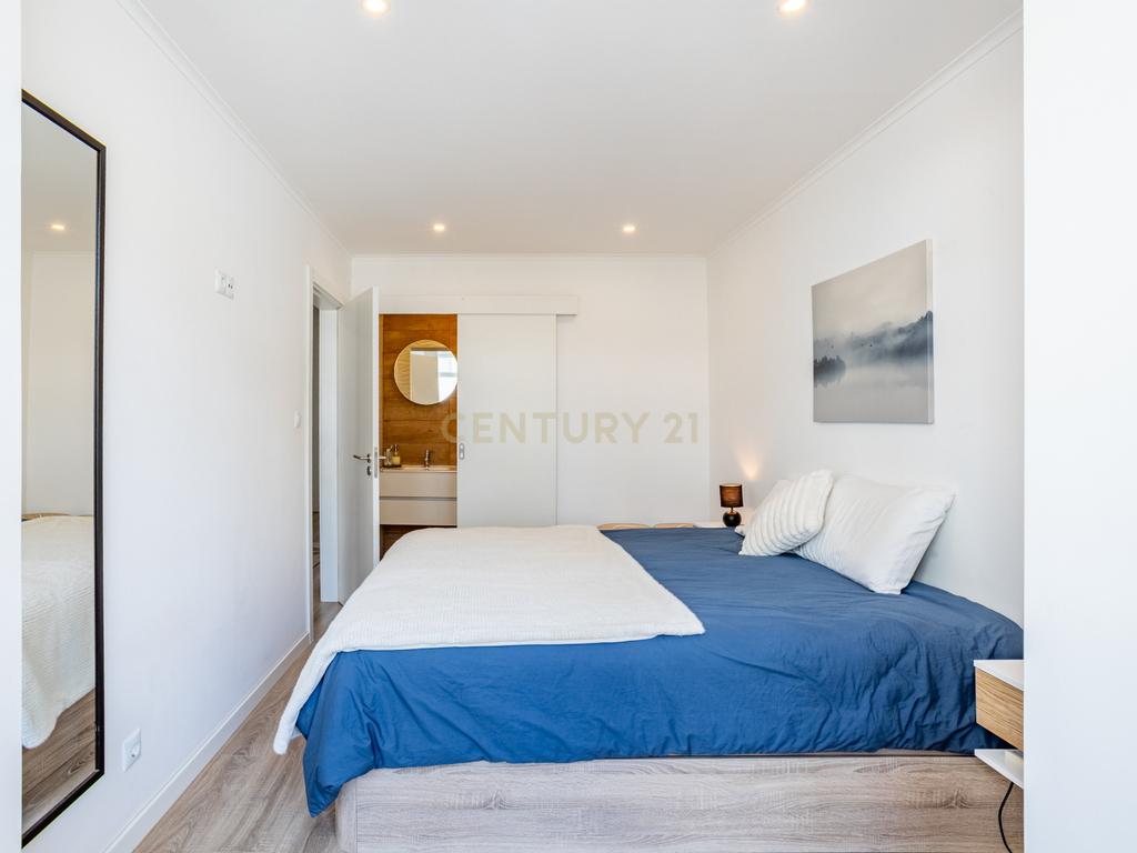 Apartamento T3 totalmente renovado, Laranjeiro. - Image 9