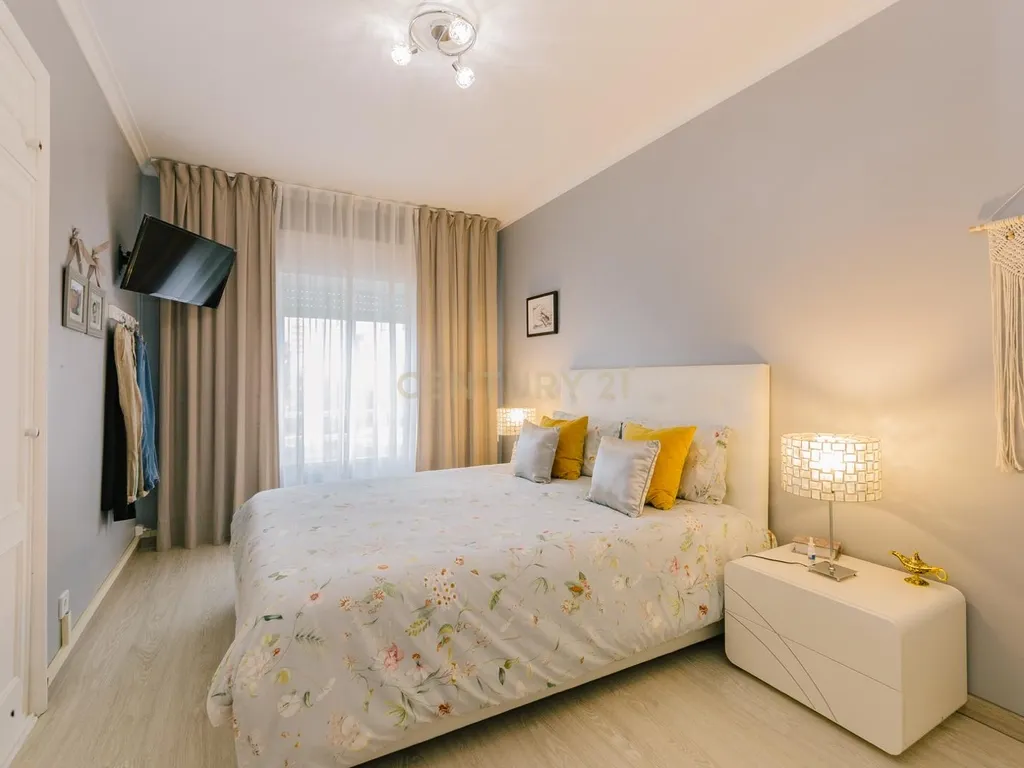 Apartamento T2 em Santa Marta do Pinhal – Corroios - Image 9