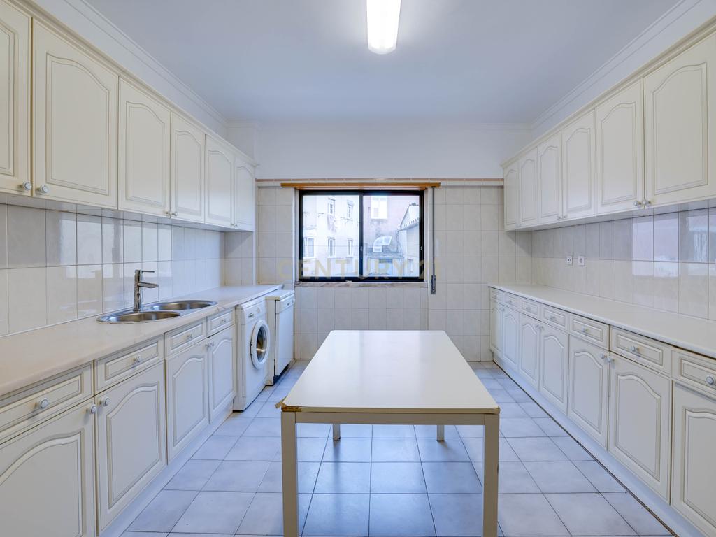 Apartamento T3 com Vista de Rio, São Vicente, Lisboa - Image 12