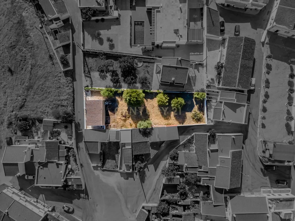 Armazém com Quintal Murado em Terreno Urbano de 632m² - Image 4