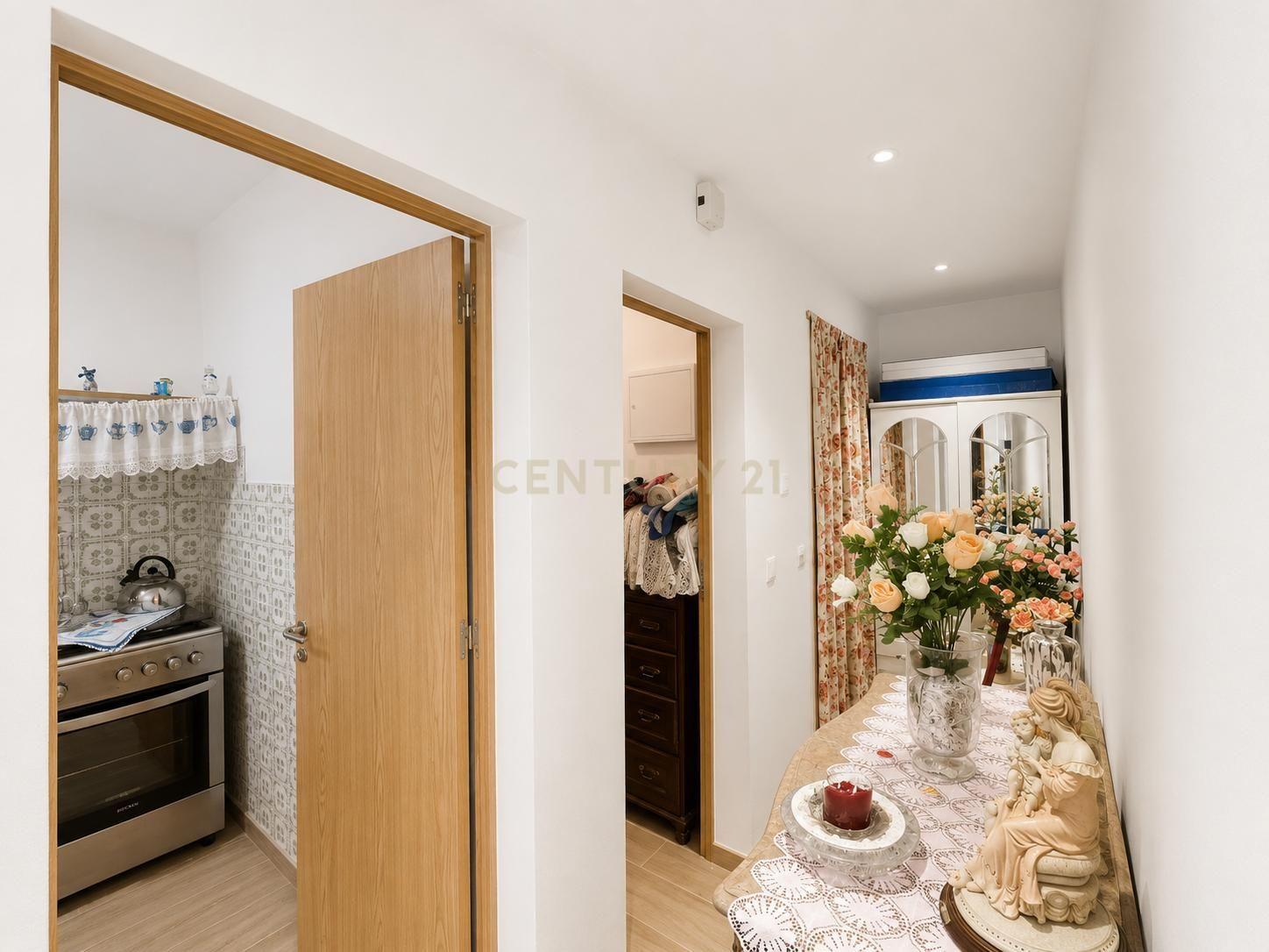 Fotografia 11 de Apartamento T1 + 1 com Logradouro no Feijó