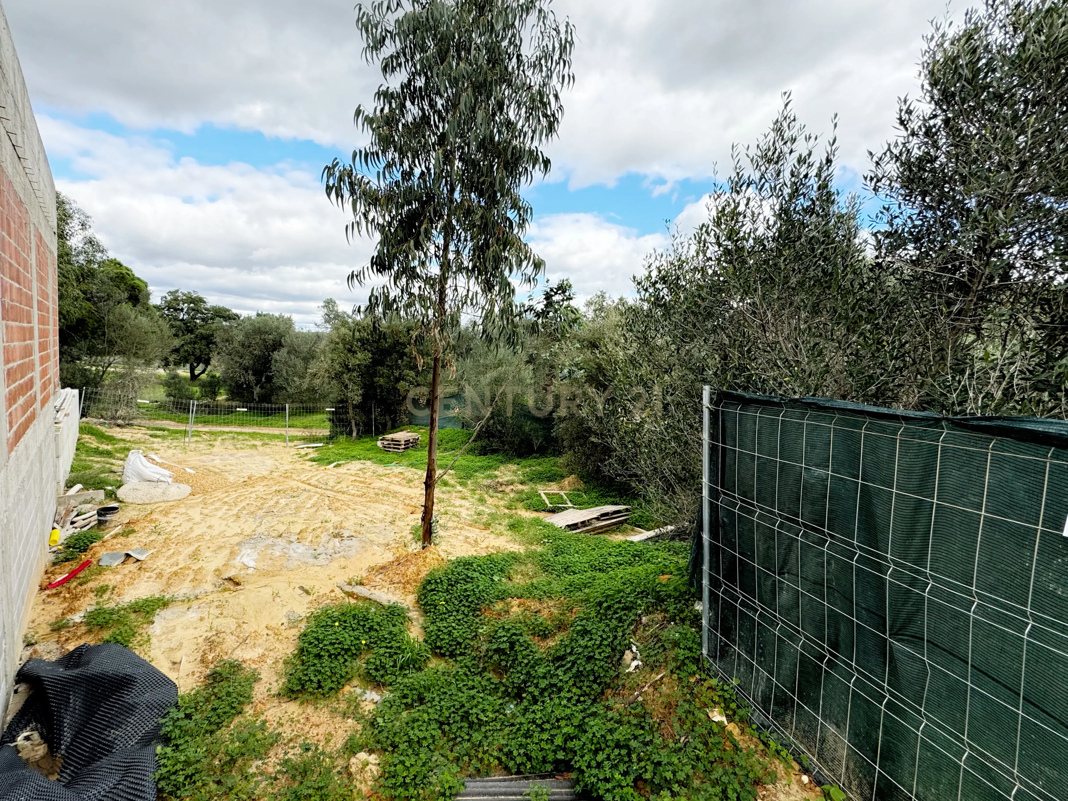Lote de Terreno Urbano para Construção de Moradia T2, localizado em zona privilegiada e a 5 Km da praia - Image 9