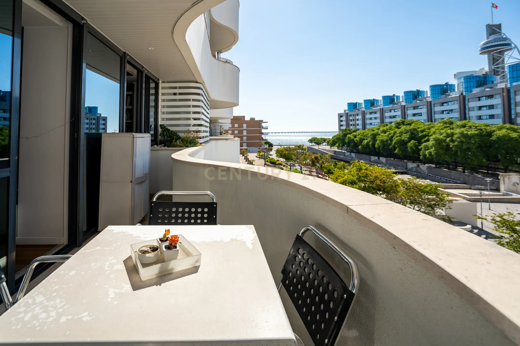 Apartamento T3 Parque das Nações - Image 2