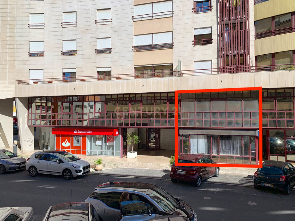 Loja Espaçosa no Lumiar, Lisboa - 190m² por 1990€ - Image 2