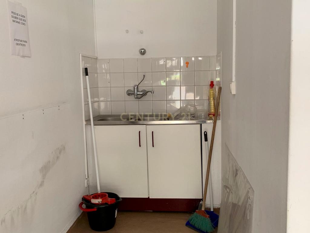 Loja Espaçosa no Lumiar, Lisboa - 190m² por 1990€ - Image 11