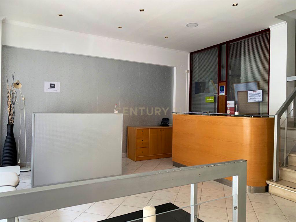 Loja Espaçosa no Lumiar, Lisboa - 190m² por 1990€ - Image 7